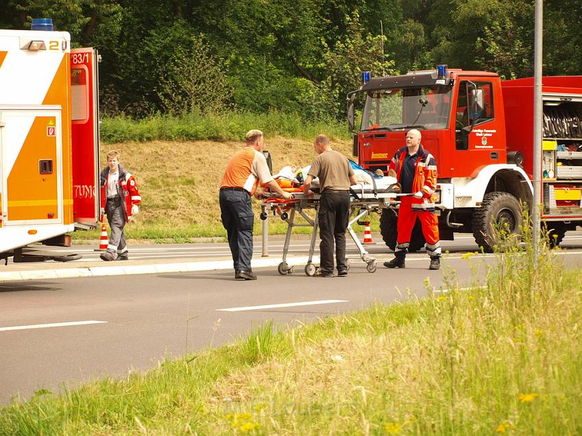 Schwerer Unfall mit Reisebus Lohmar Donrather Dreieck P180.JPG
